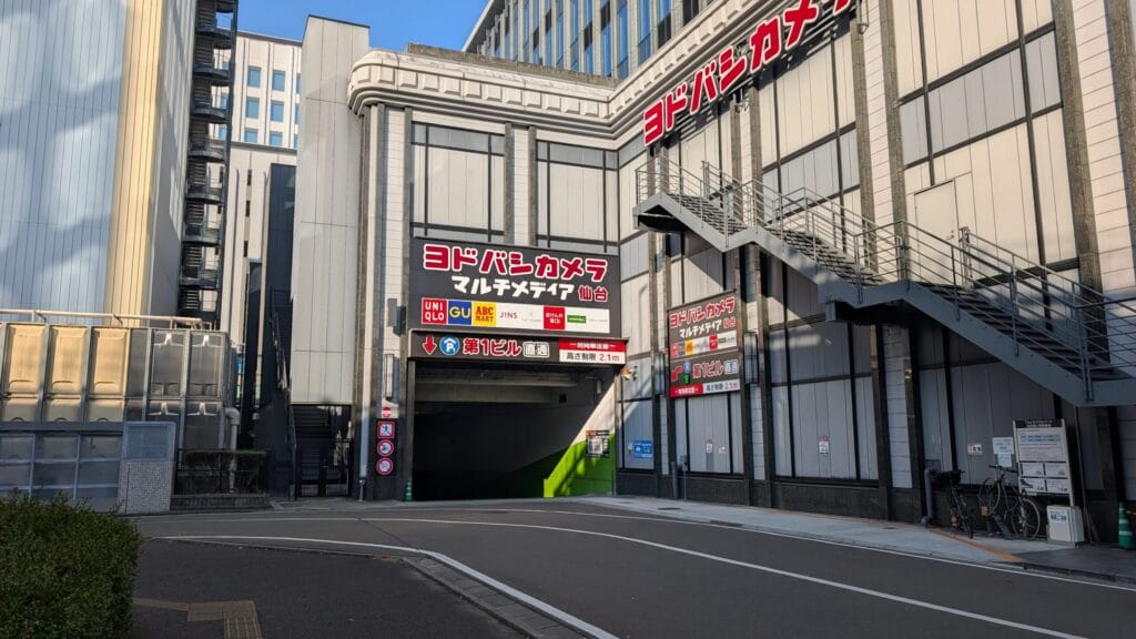 P1駐車場 第2ビル側入り口