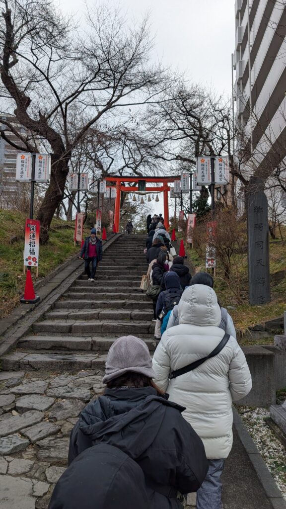 榴岡天満宮の鷽替の神事行列
