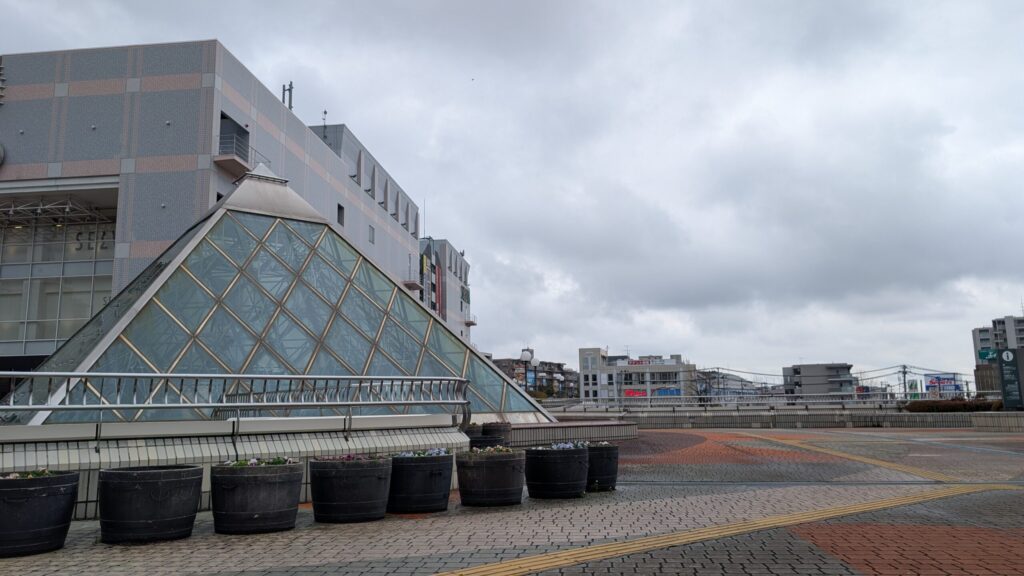 乙骨が激突したピラミッド