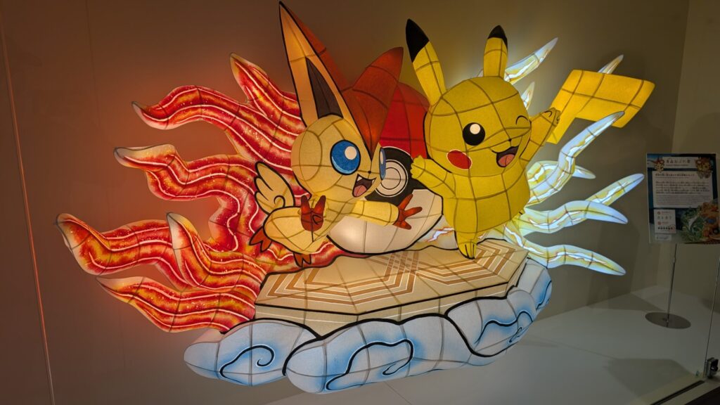 ポケモンセンタートウホクのねぶた風ピカチュウとビクティニ